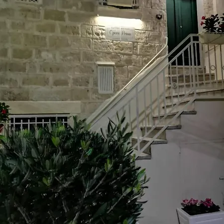 Opera Prima And Апартаменты Альтамура